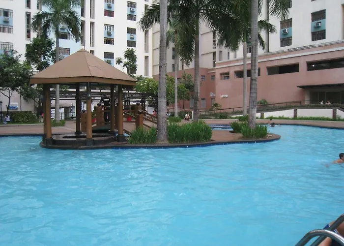 California Garden Square * Manila