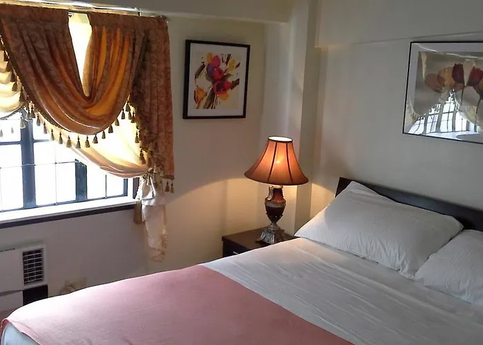 California Garden Square Apartment *