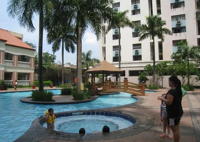 California Garden Square * Manila