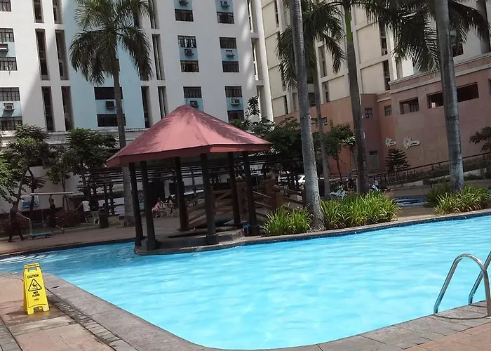 California Garden Square Manila