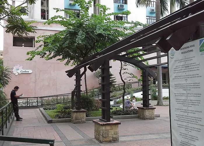 California Garden Square * Manila